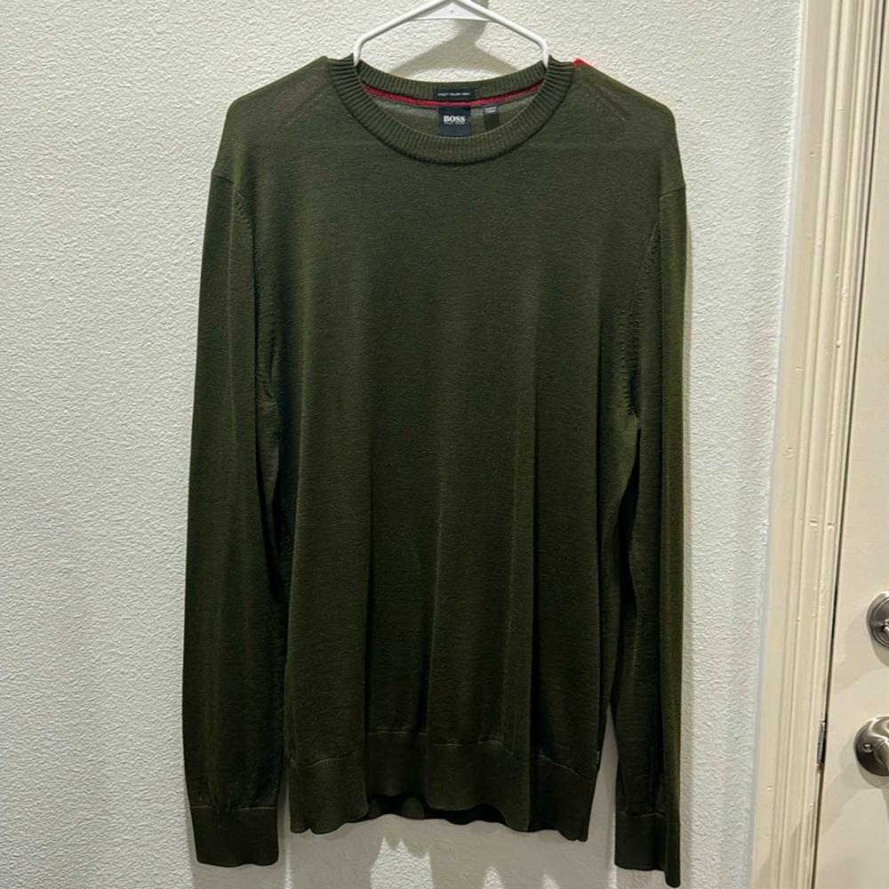 Hugo boss men’s sweater size large ￼